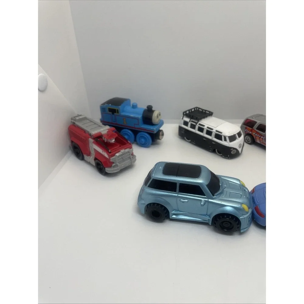 Assorted Lot Of 9 Loose Cars And Others‎